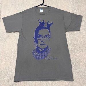 Ruth Bader Ginsburg I Dissent wearing crown Gray Graphic T-Shirt size M